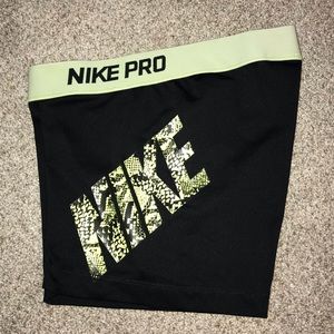 Nike pro Dri-Fit shorts sz. S